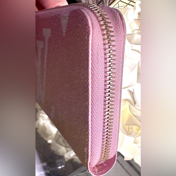 🍋💕Louis Vuitton Monogram Giant By The Pool Zippy Wallet Light Pink💕🍋 - Picture 16 of 16
